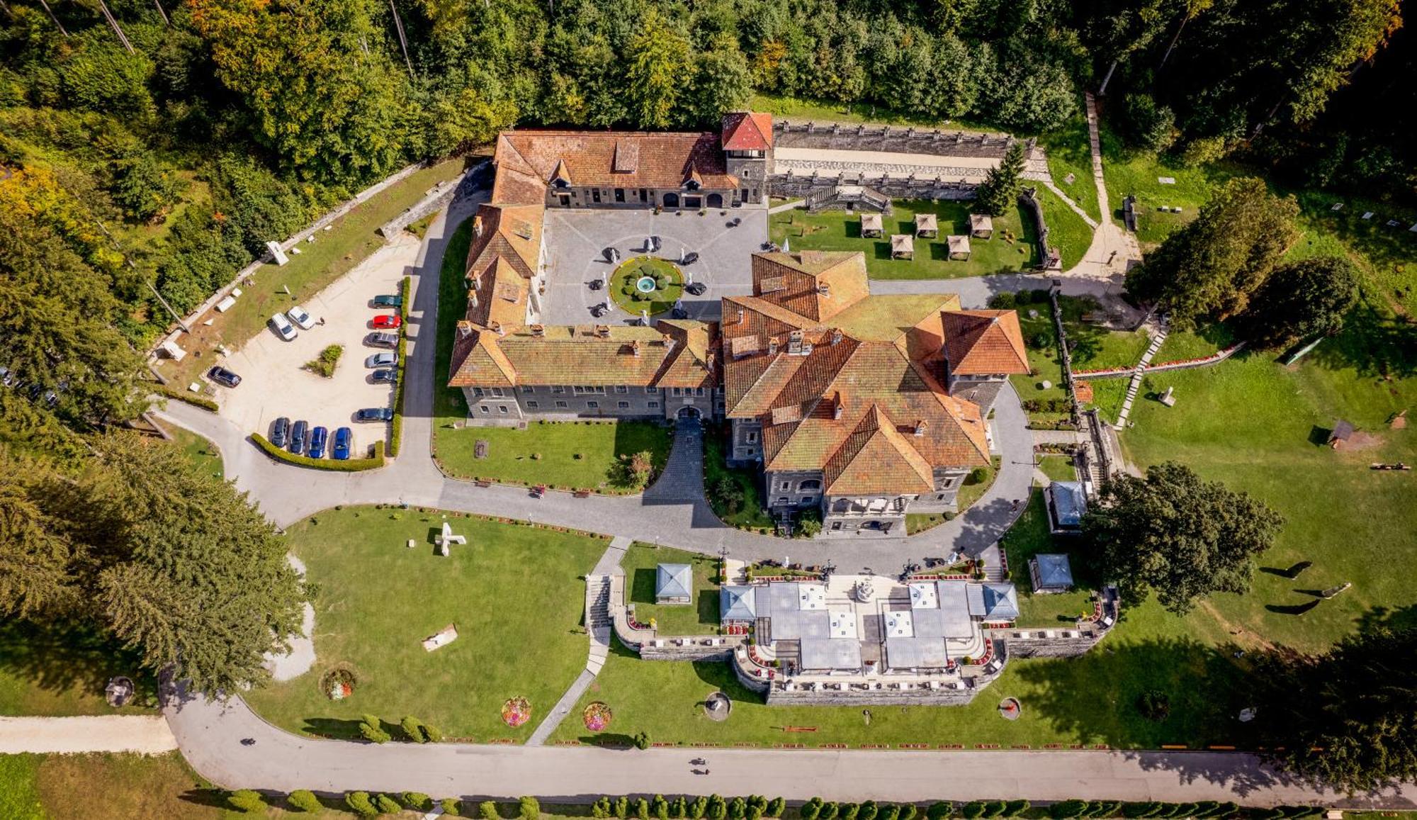 Castelul Cantacuzino 부스테니 외부 사진